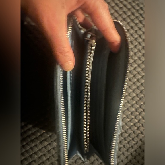 Women barely used baby blue wallet, in excellent condition with the bow tie - Picture 4 of 5